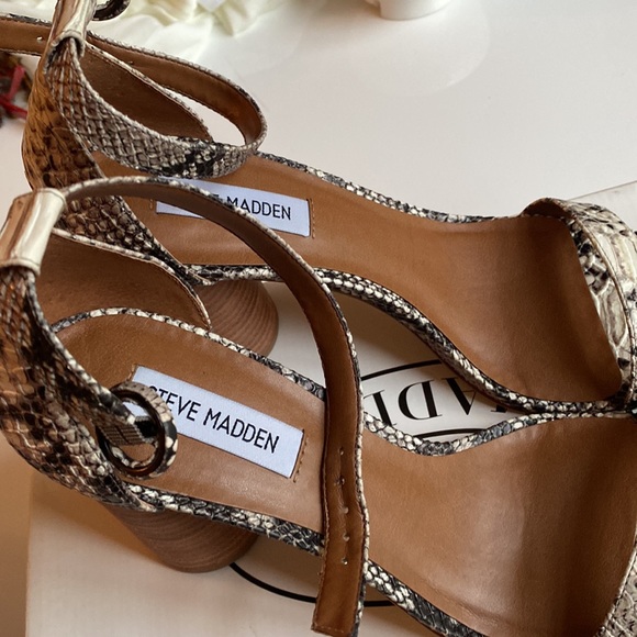 Sandals - Picture 2 of 5